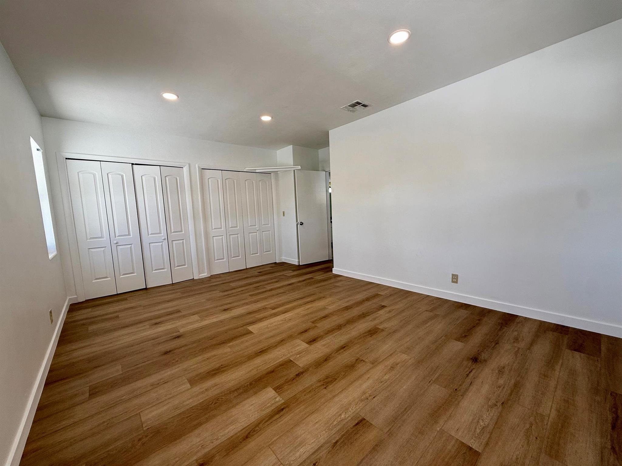 S/D OF 16-46-43 LYG E OF - Residential Lease