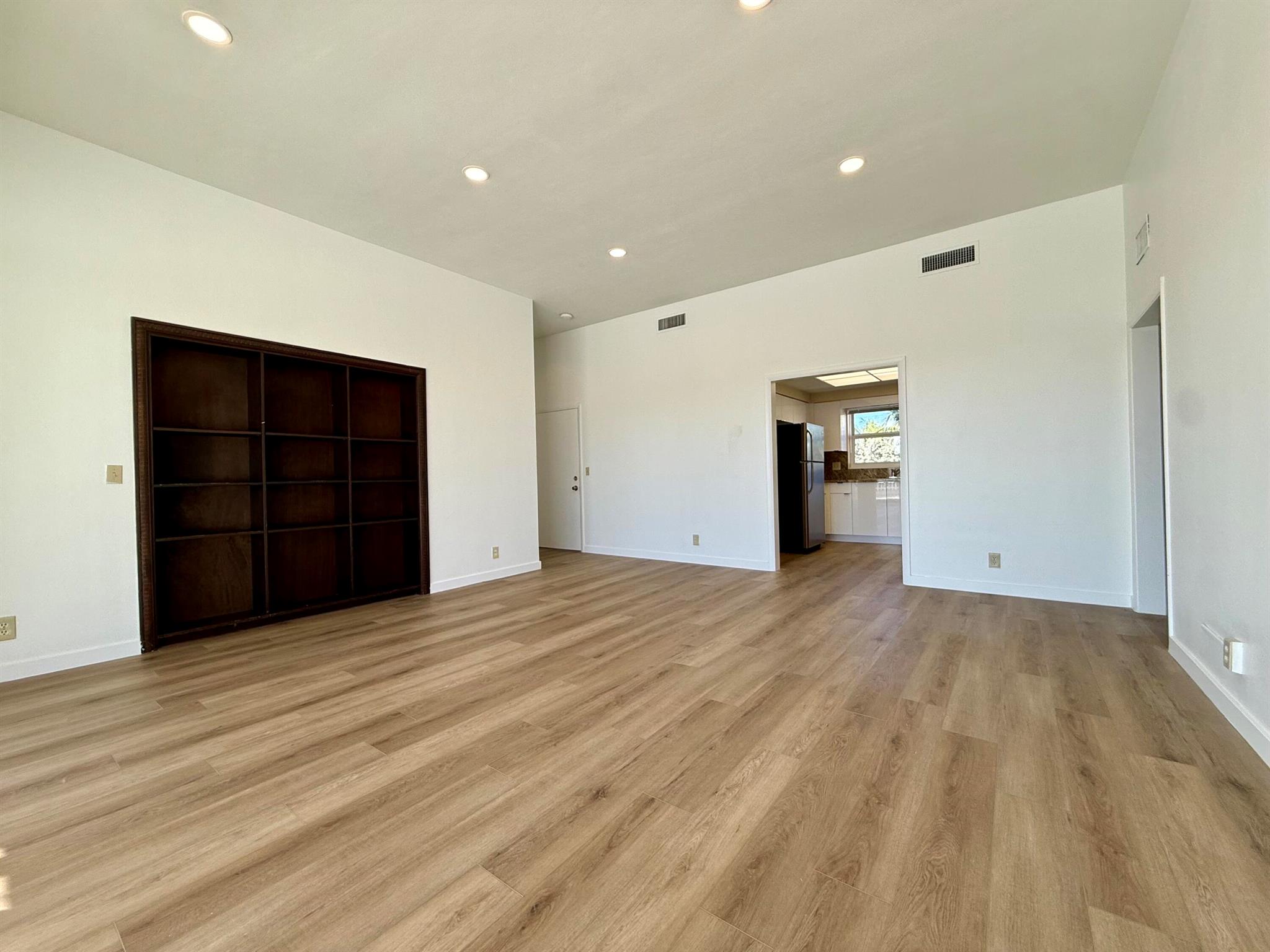 S/D OF 16-46-43 LYG E OF - Residential Lease