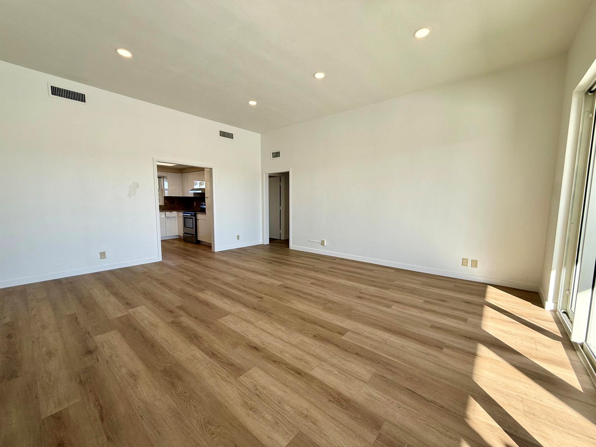 S/D OF 16-46-43 LYG E OF - Residential Lease