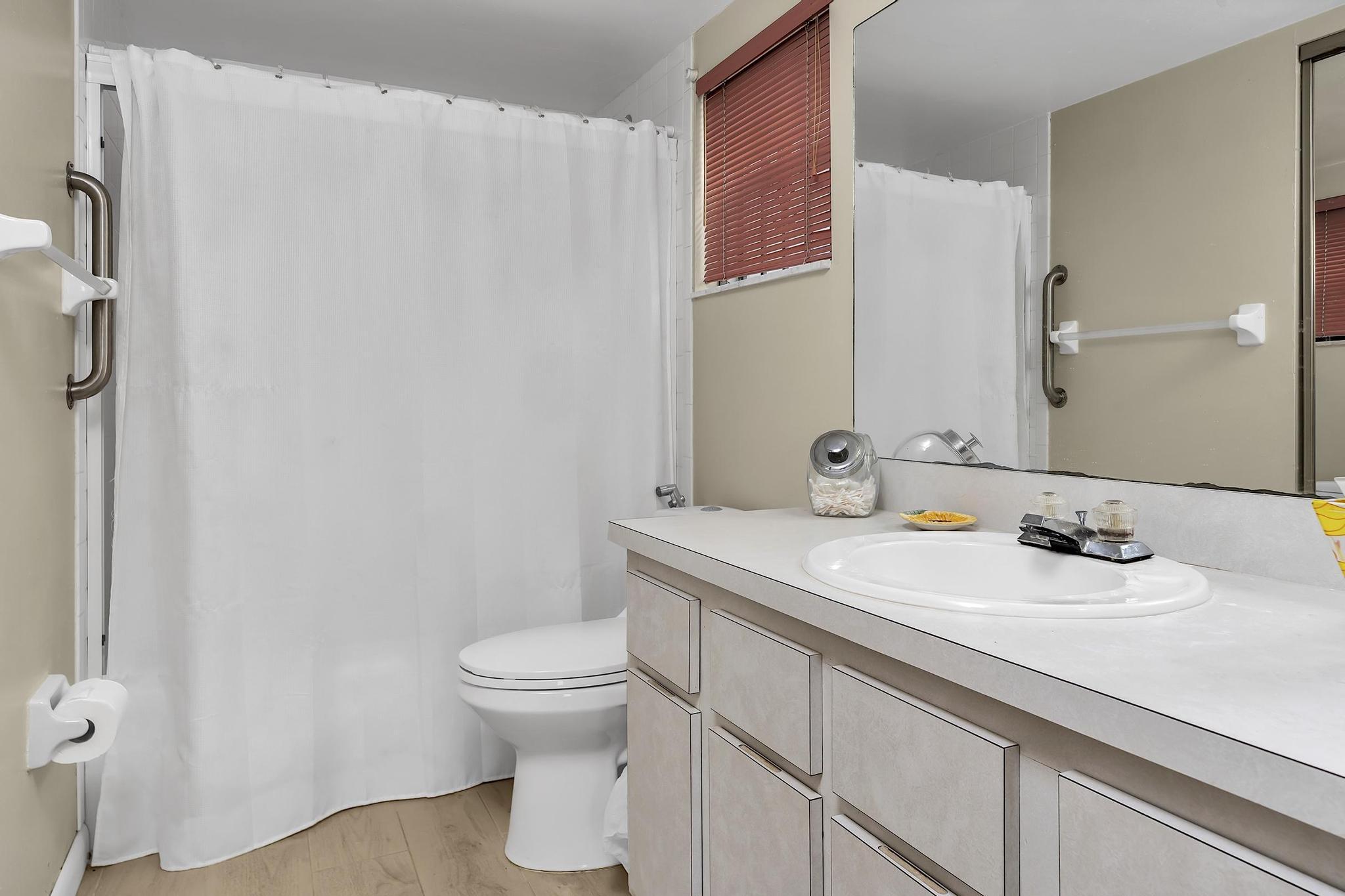 LAGO GRANDE ONE CONDO - Residential Lease