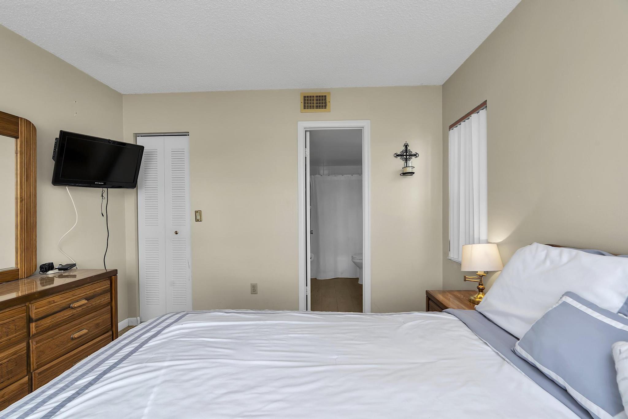 LAGO GRANDE ONE CONDO - Residential Lease