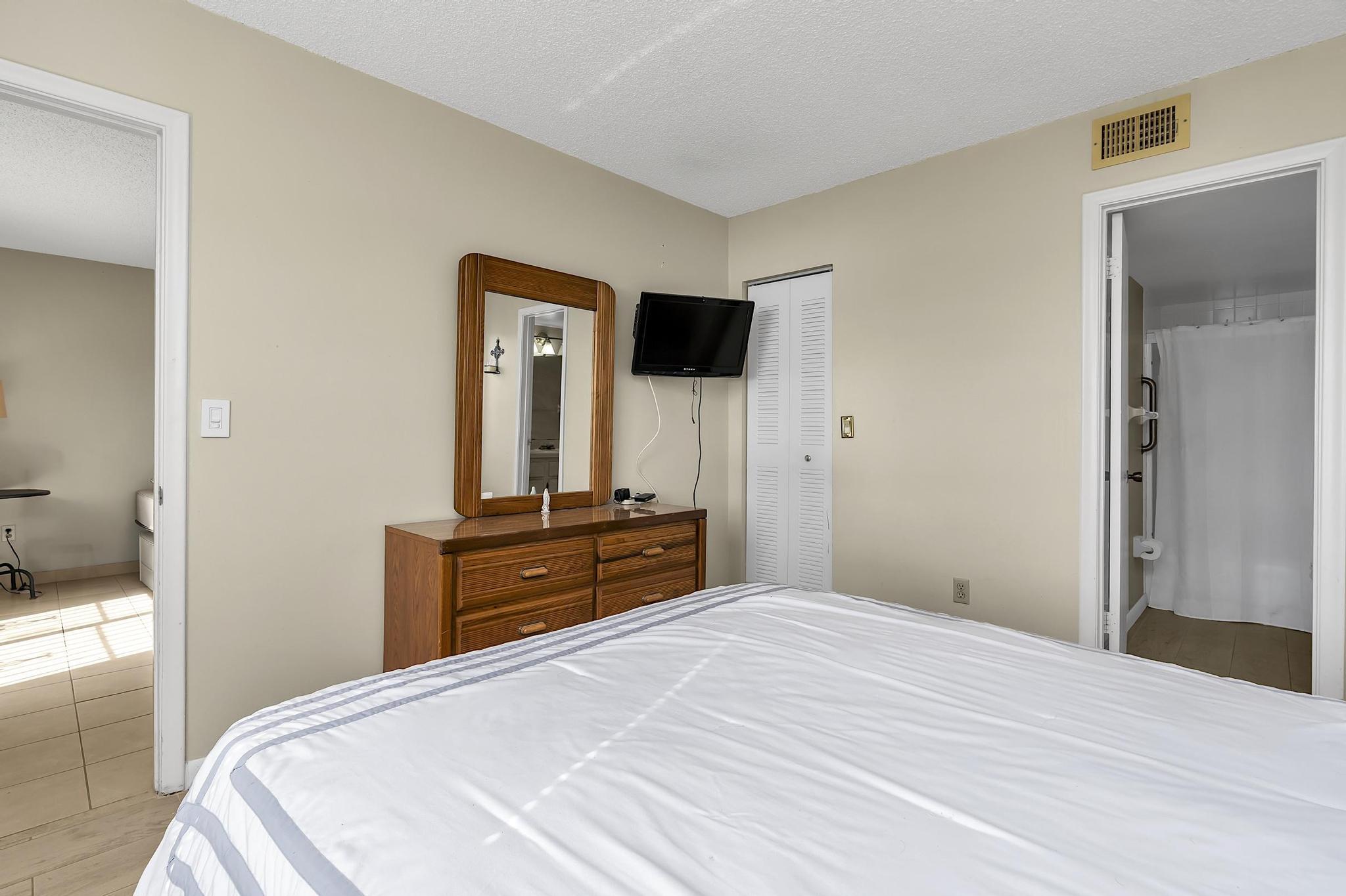 LAGO GRANDE ONE CONDO - Residential Lease