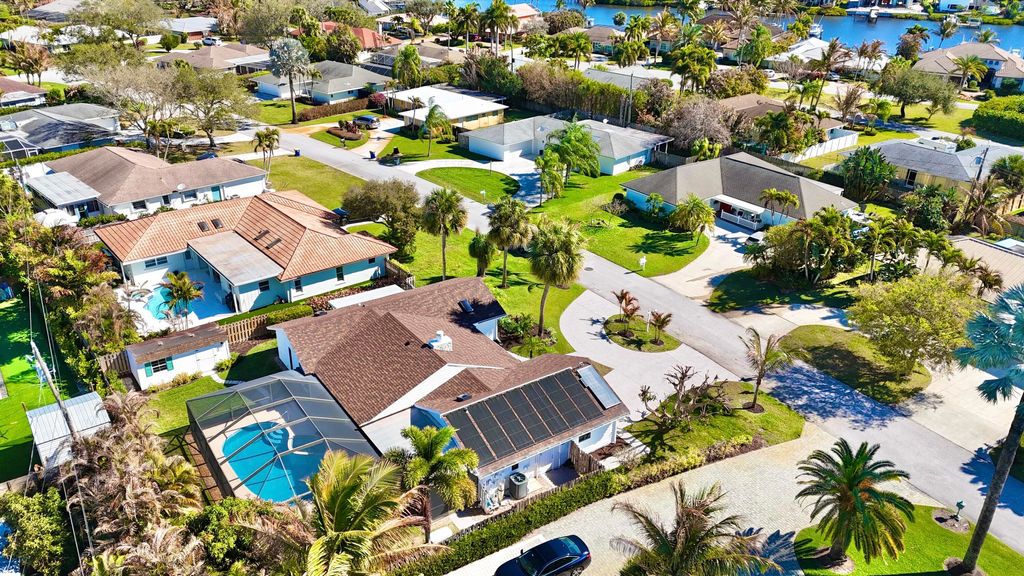 Photo of 14 SE Paddock Circle, Jupiter, FL 33469 (MLS # R11164863)