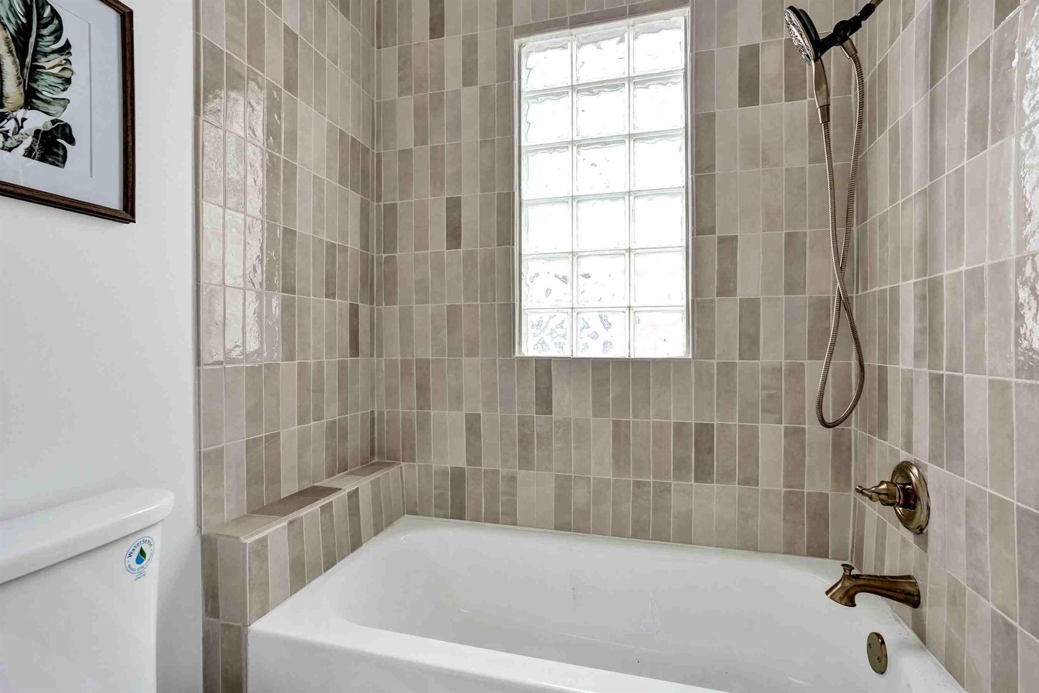 NORTHWOOD - Residential Lease