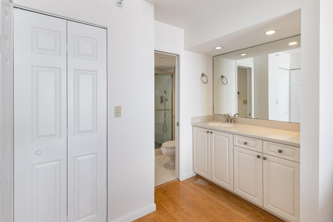 OCEAN TRAIL CONDO IV - Residential
