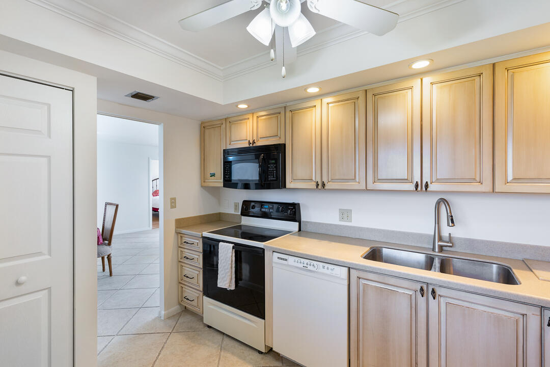 OCEAN TRAIL CONDO IV - Residential