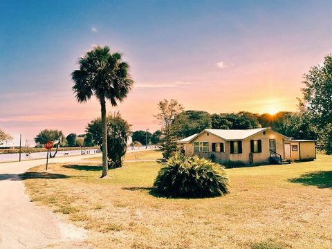 601 Riverside Drive  FL 33471