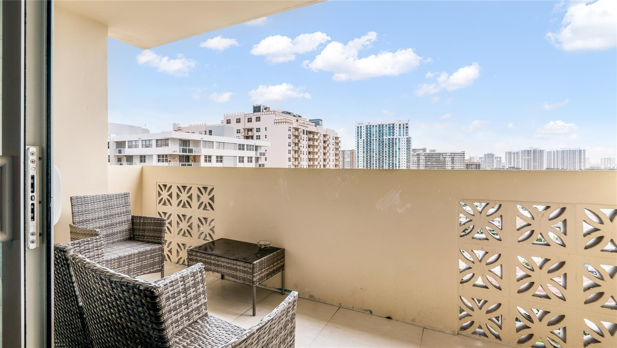 PLAZA TOWERS NORTH CONDO - Residential