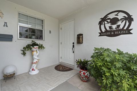 Photo of 1177 S Drive Circle #B, Delray Beach, FL 33445 (MLS # B26019686)