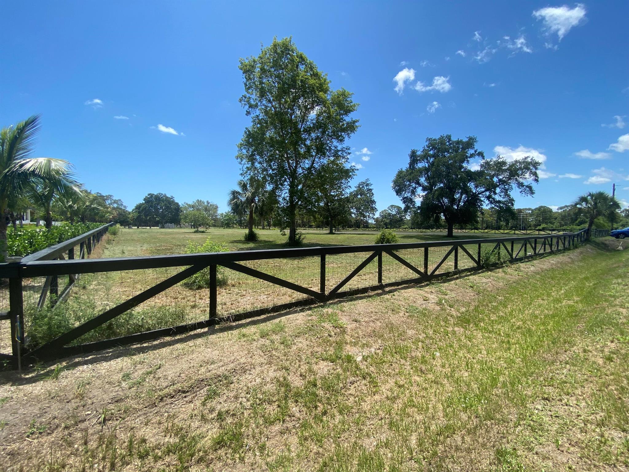 2098 Johnston Road