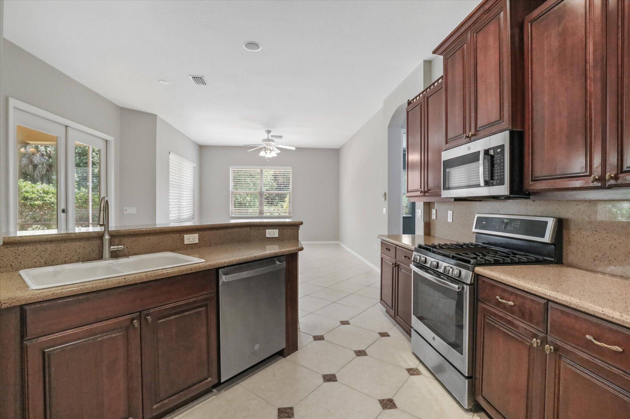 Lake Forest at St Lucie West - Residential