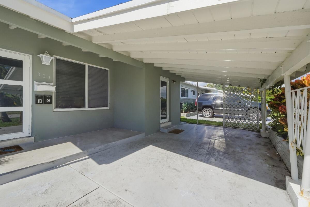 309 SW 7TH Court