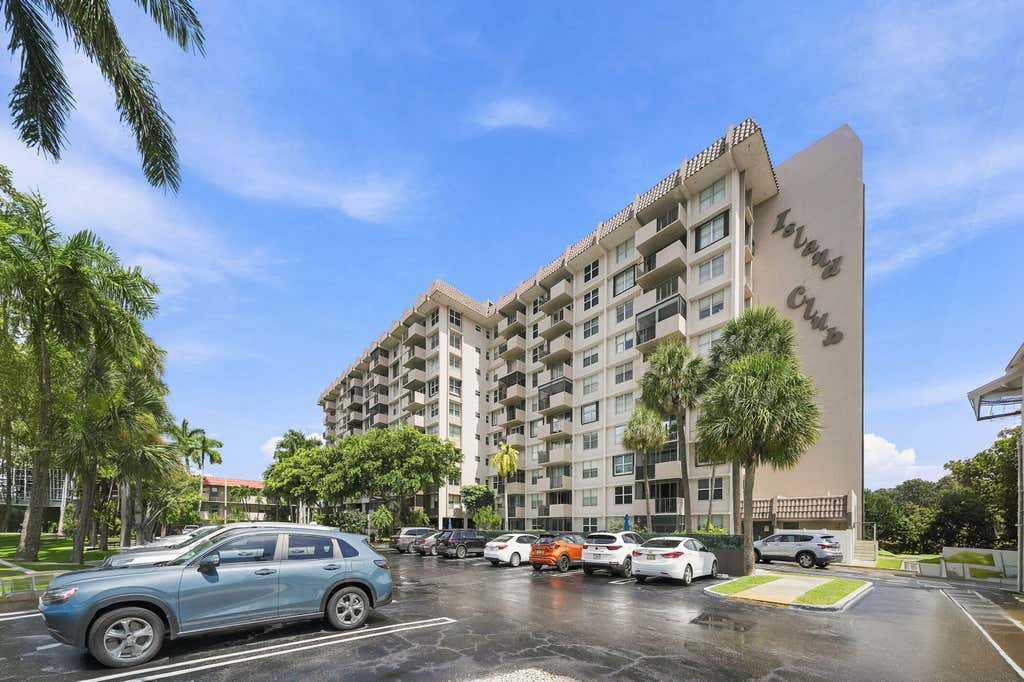 Photo of 777 S Federal Highway #RP PH 15, Pompano Beach, FL 33062 (MLS # B26062069)