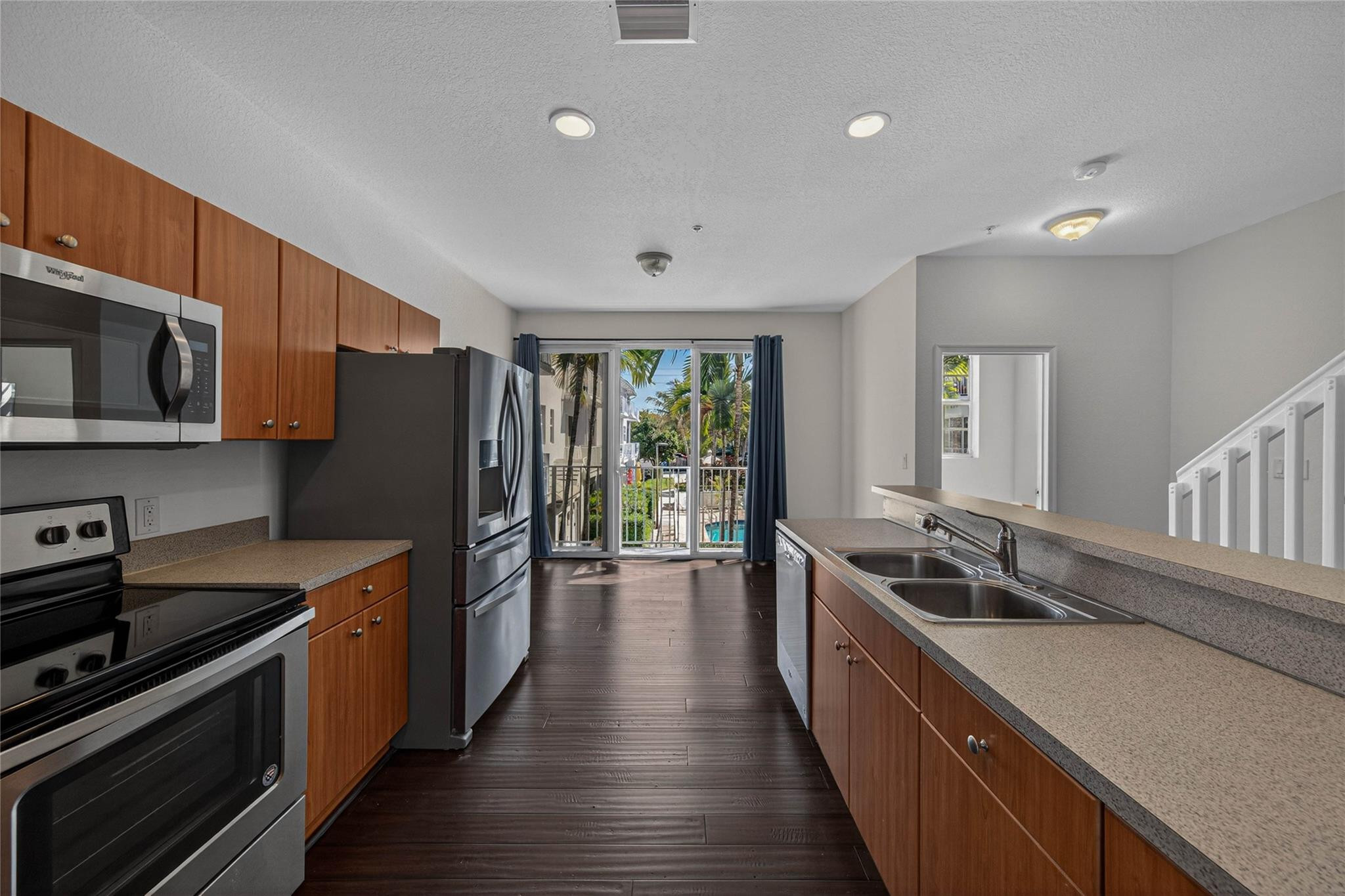 2725 NE 8th Avenue 109