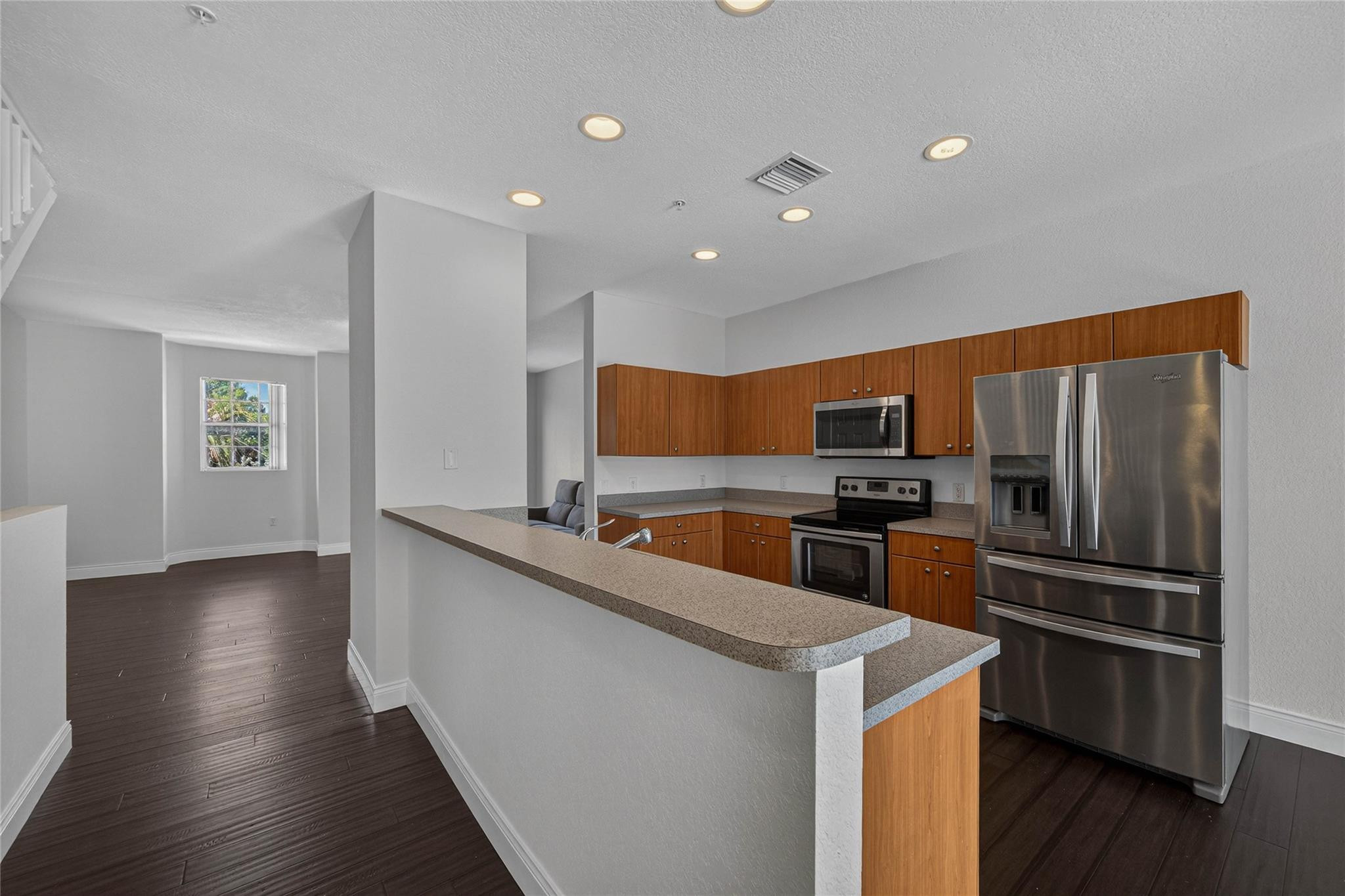 2725 NE 8th Avenue 109