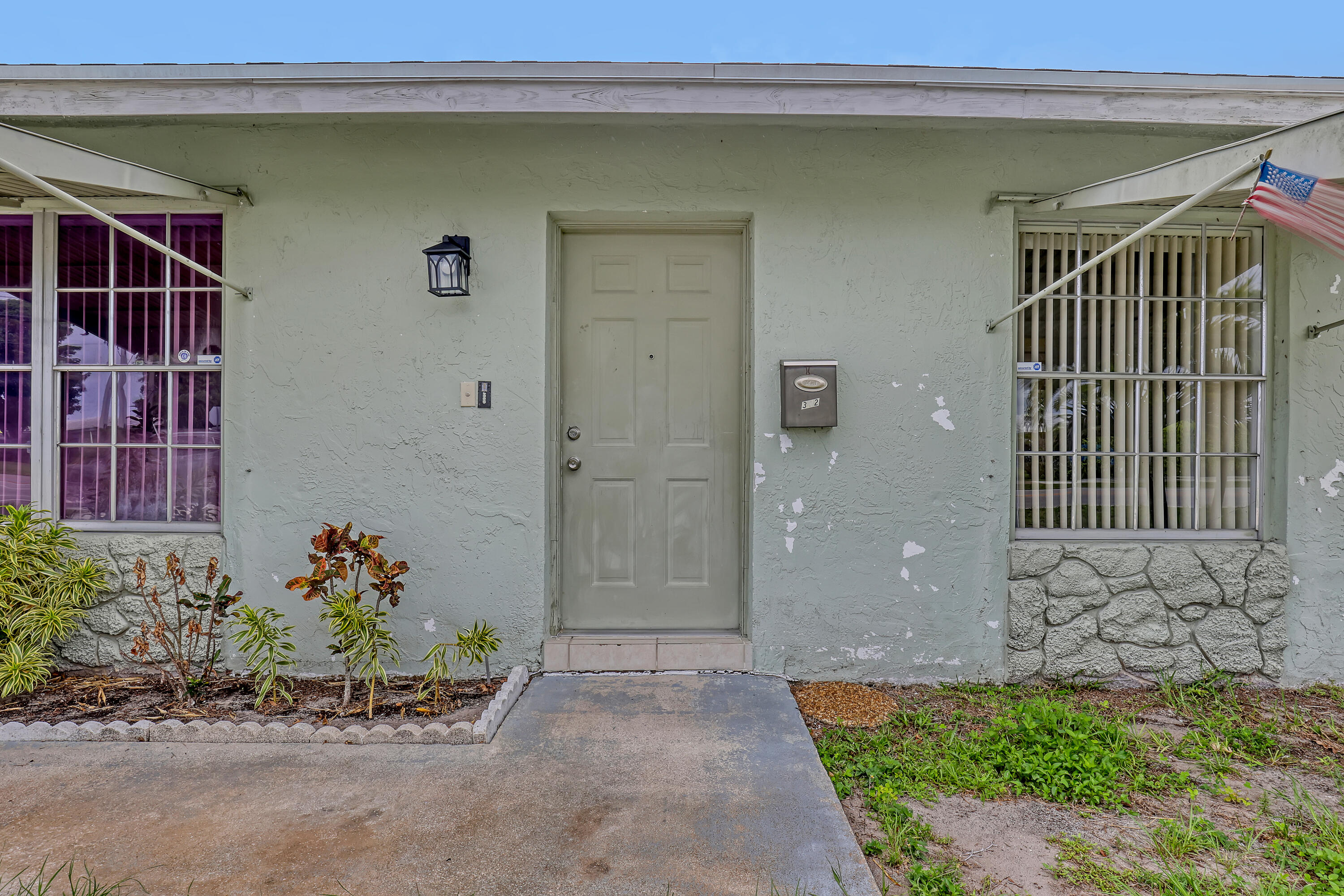 302 SW 8th Street