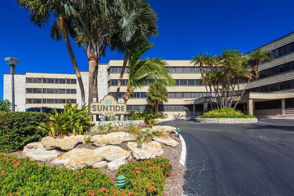 Photo of 1357 Ne Ocean Boulevard Blvd #119, Stuart, FL 34996 (MLS # R10726449)