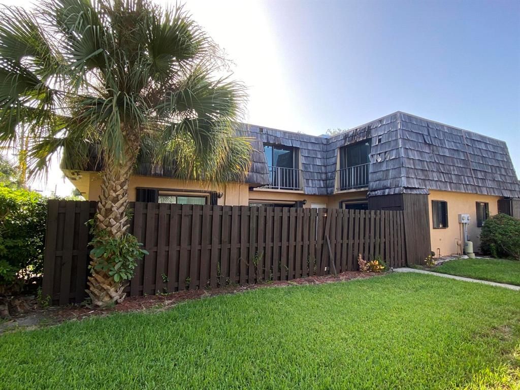 Photo of 504 Waterview Drive, Palm Springs, FL 33461 (MLS # R10821006)