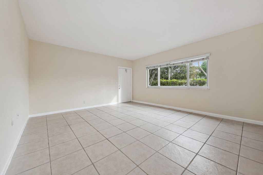 Photo of 1000 NE 9th Avenue #1, Delray Beach, FL 33483 (MLS # R10948485)