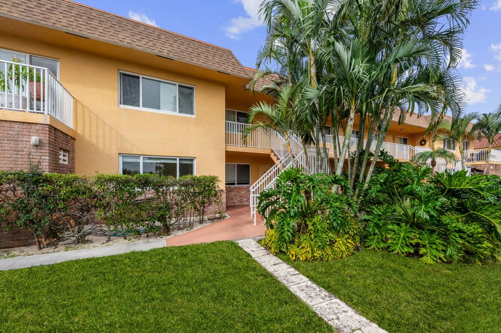 Photo of 1000 NE 9th Avenue #1, Delray Beach, FL 33483 (MLS # R10948485)