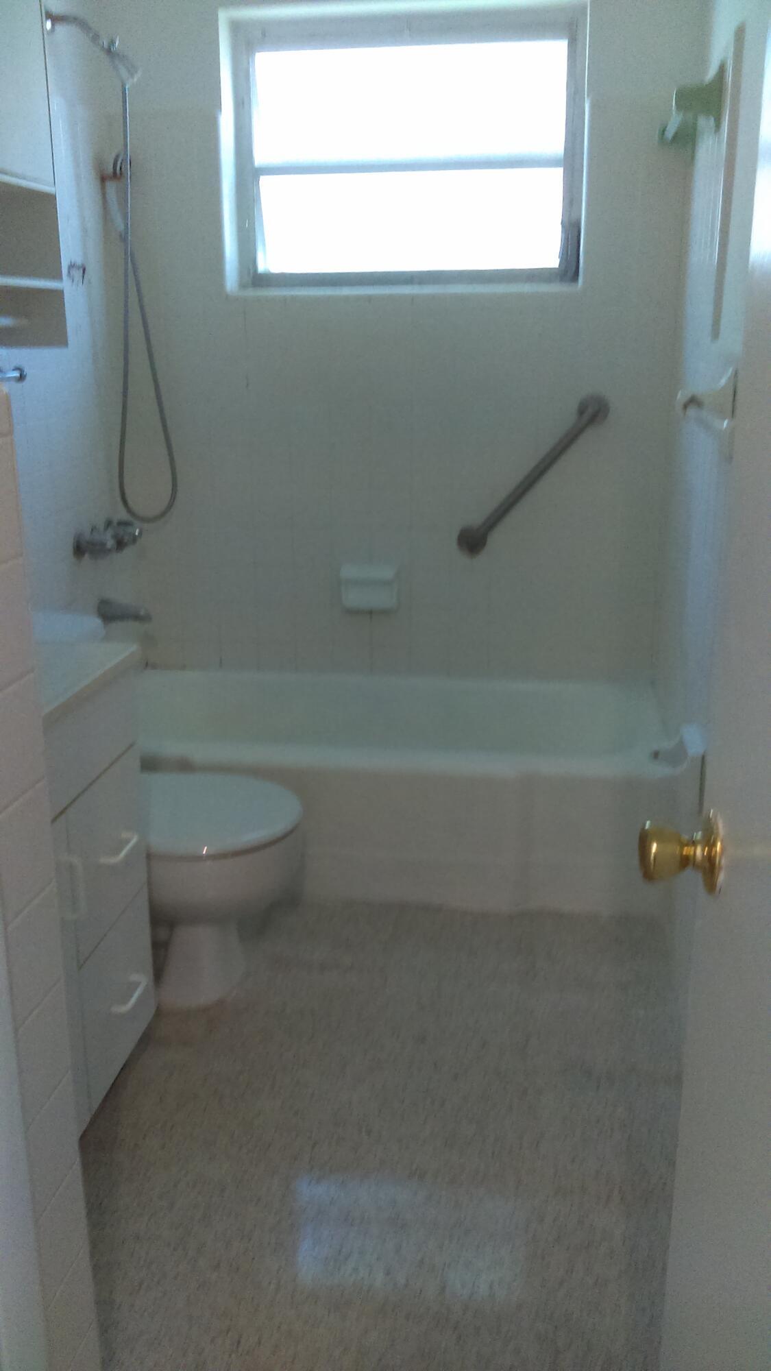 NORTH PALM BEACH VILLAGE OF 6 - Residential Lease