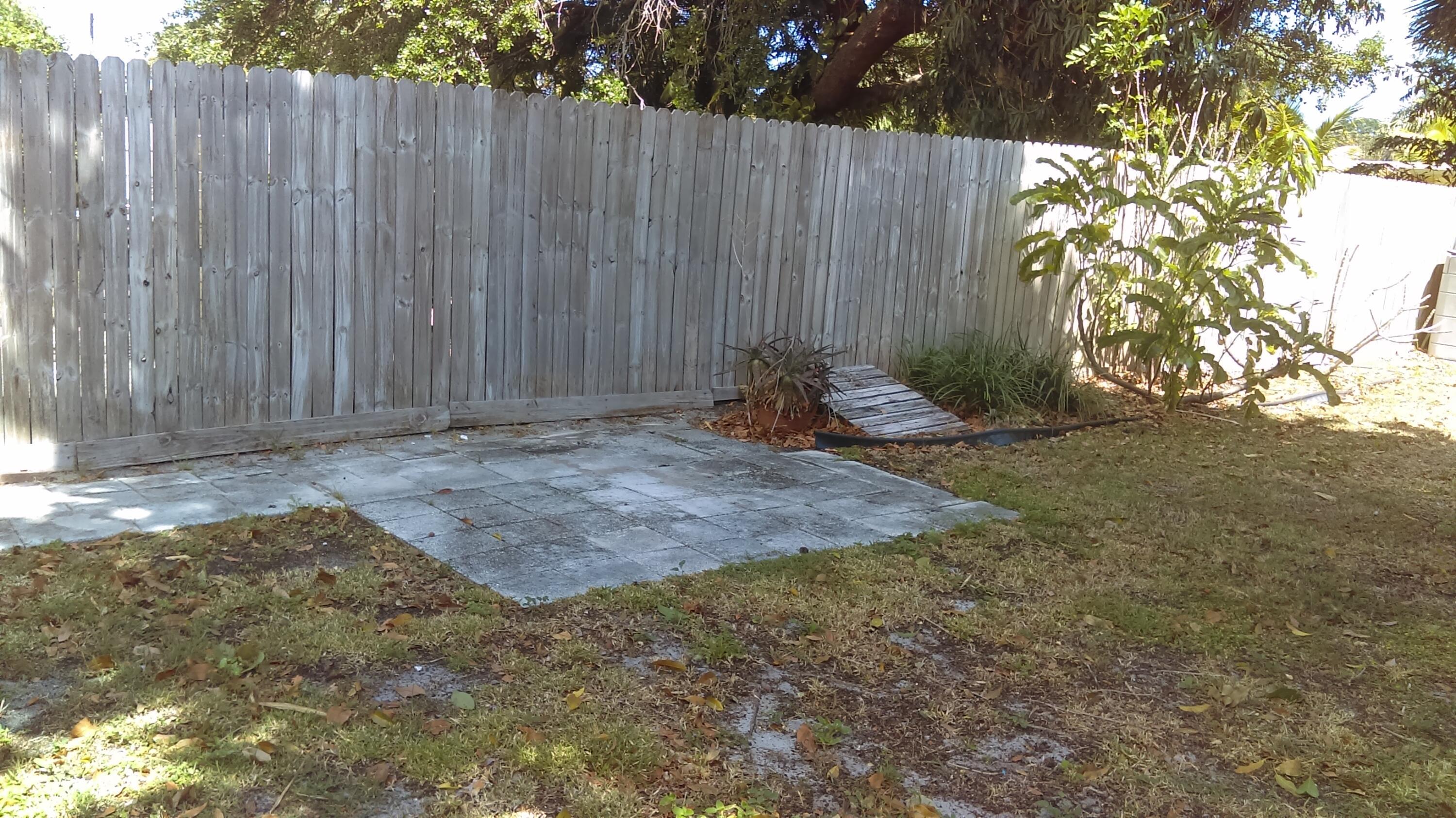NORTH PALM BEACH VILLAGE OF 6 - Residential Lease