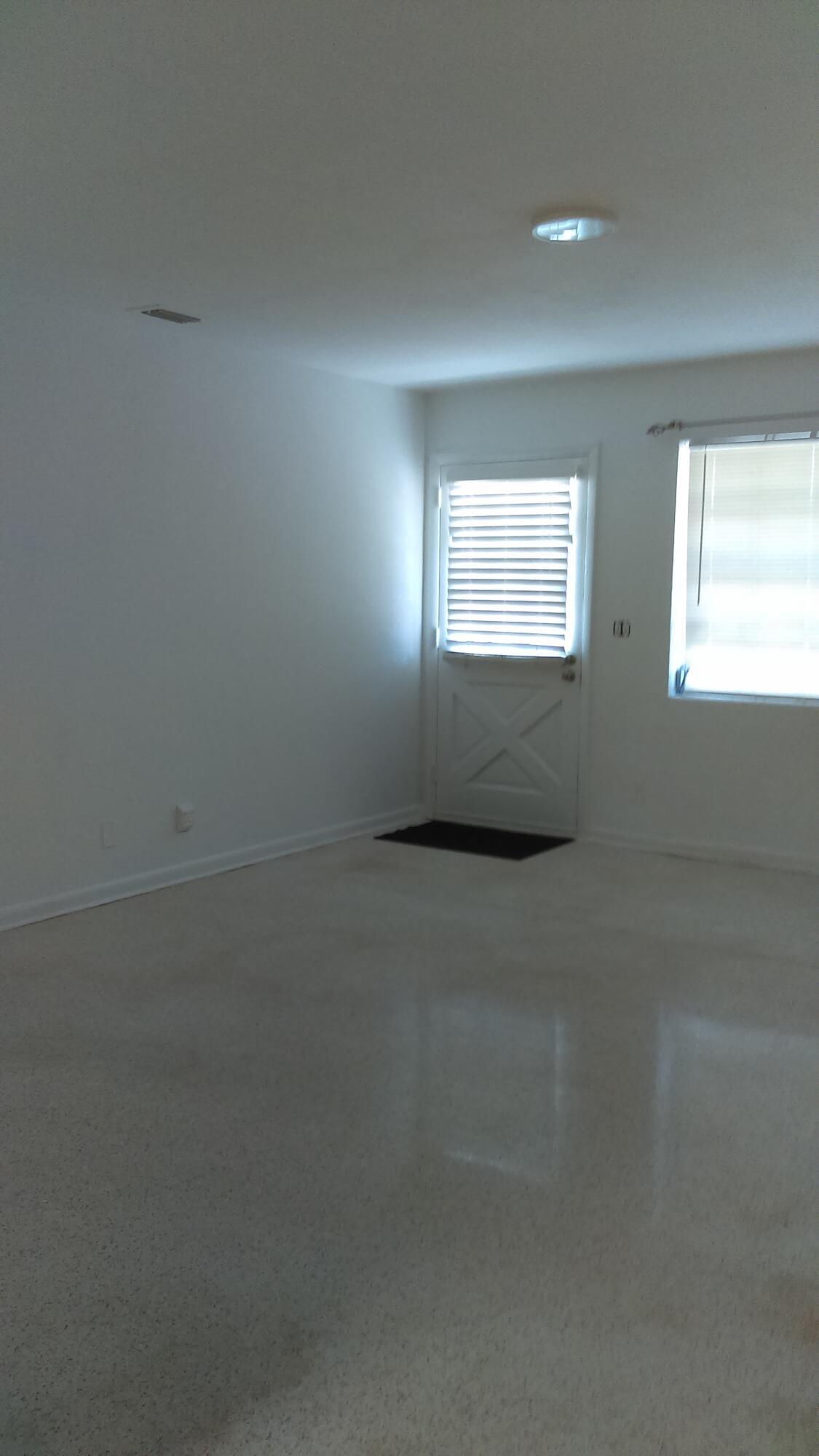 NORTH PALM BEACH VILLAGE OF 6 - Residential Lease