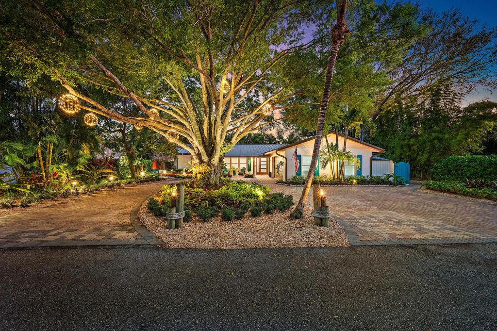 Photo of 104 Elsa Road, Jupiter, FL 33477 (MLS # B26021898)