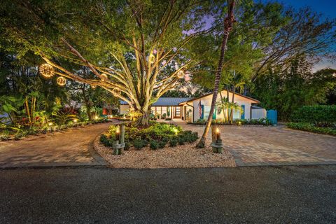 Photo of 104 Elsa Road, Jupiter, FL 33477 (MLS # B26021898)