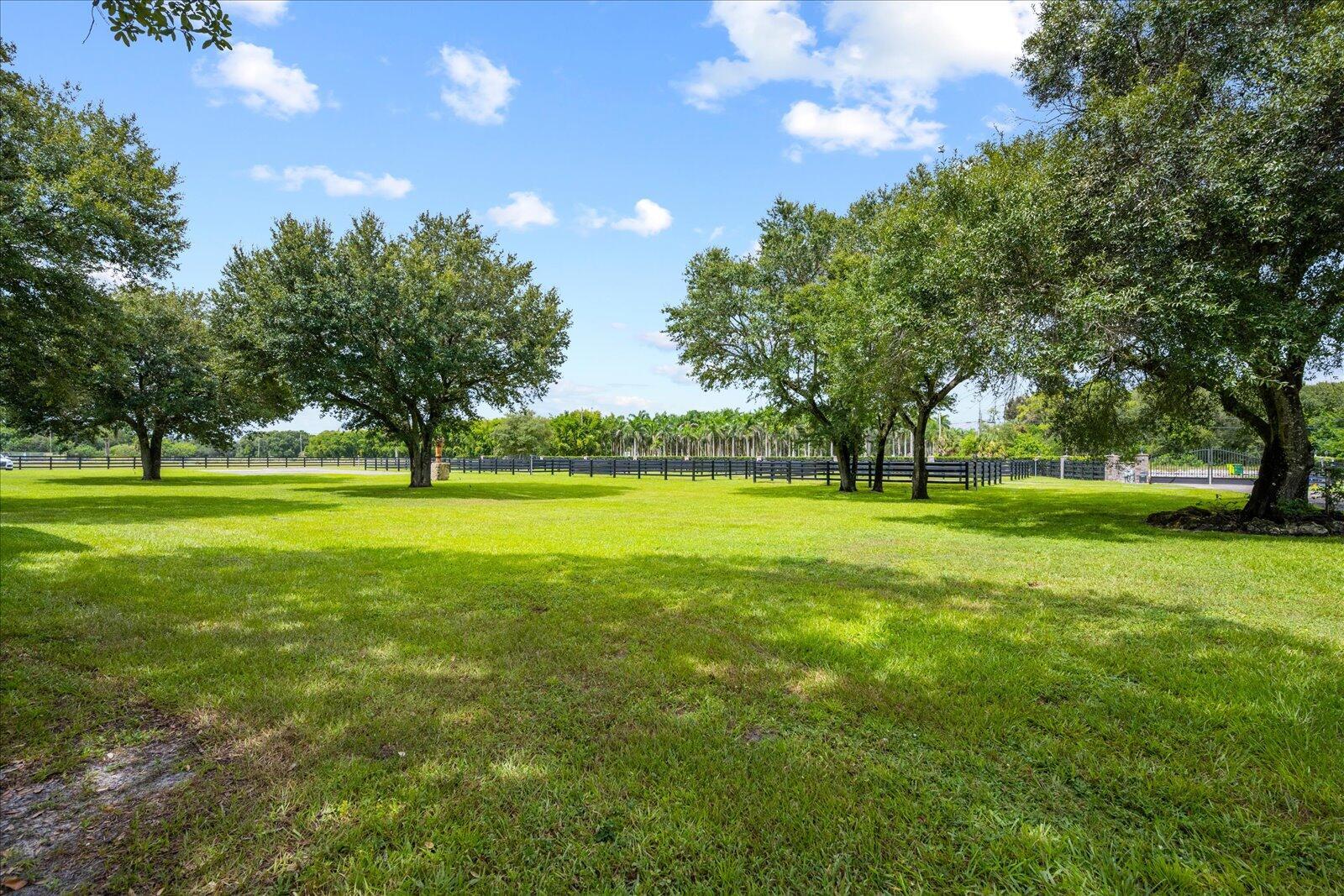 LOXAHATCHEE GROVES - Residential