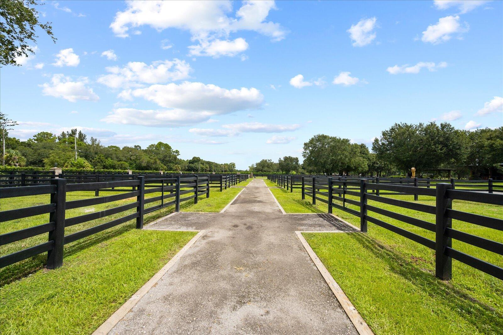 LOXAHATCHEE GROVES - Residential