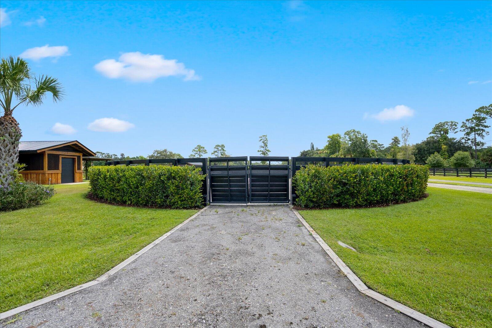 LOXAHATCHEE GROVES - Residential