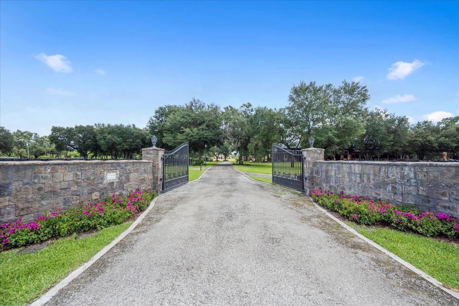 LOXAHATCHEE GROVES - Residential