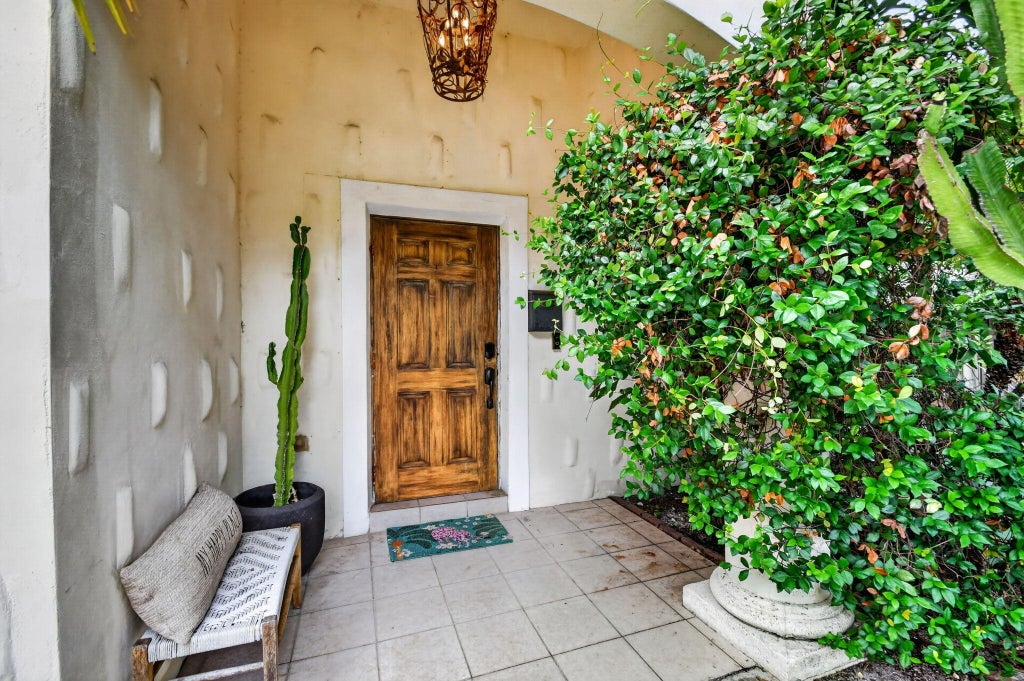 Photo of 4311 GARDEN Avenue, West Palm Beach, FL 33405 (MLS # B26072921)