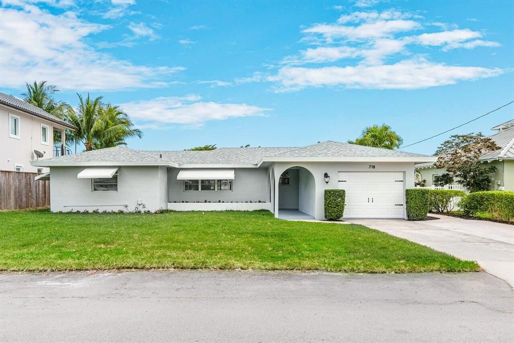 Photo of 718 Shore Drive, Boynton Beach, FL 33435 (MLS # R10795048)