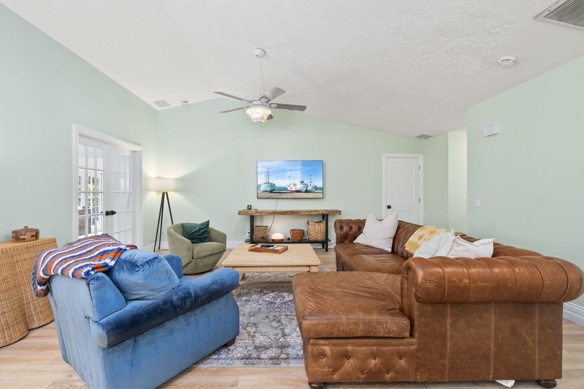 1904 NE Avenida Dracaena