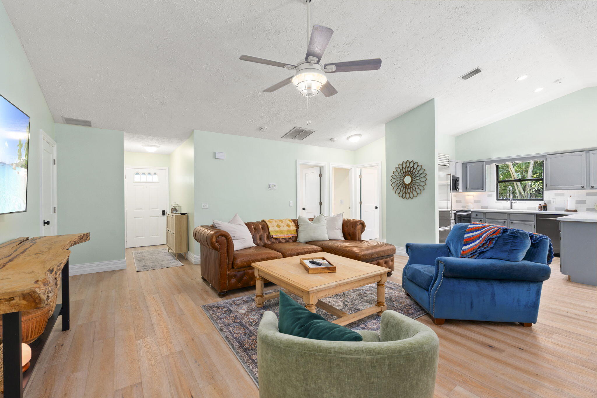 1904 NE Avenida Dracaena