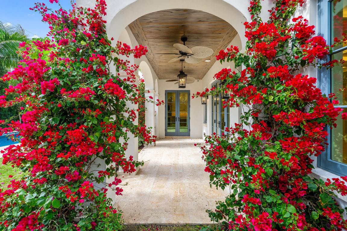 350 Seabreeze Avenue