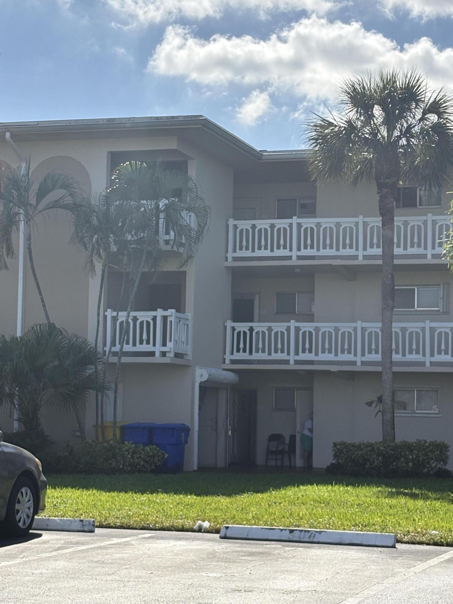 LAKE CLARKE GARDENS CONDO 18 - Residential