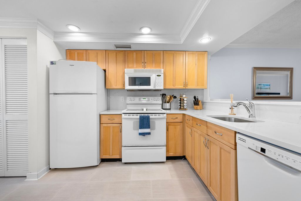 Photo of 214 Brackenwood Terrace, Palm Beach Gardens, FL 33418 (MLS # R11079023)