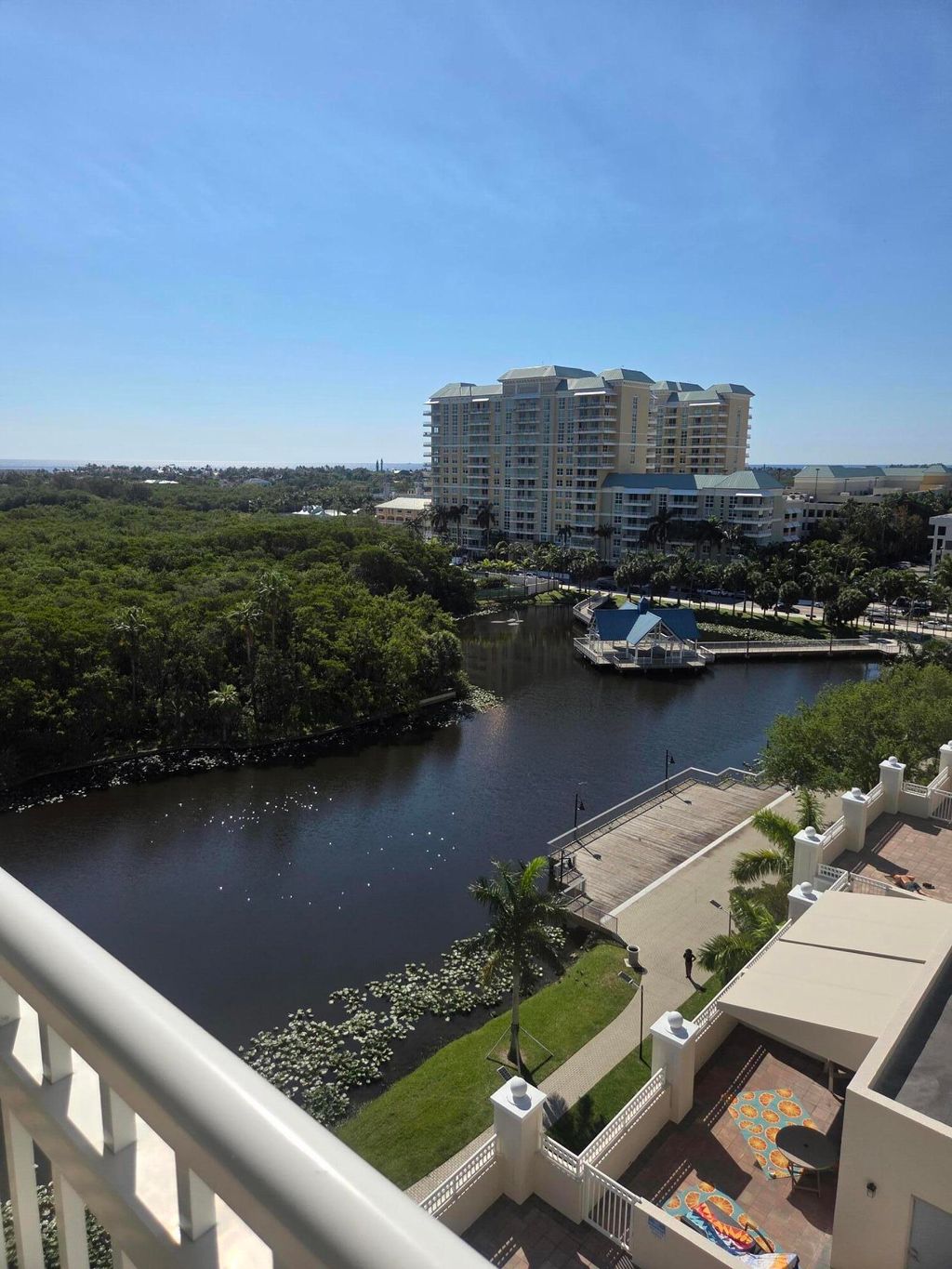 Photo of 450 N Federal Highway #911, Boynton Beach, FL 33435 (MLS # B26033358)