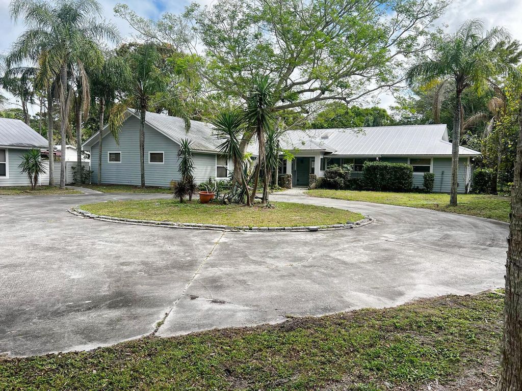 Photo of 5514 Buchanan Drive, Fort Pierce, FL 34982 (MLS # R11066540)