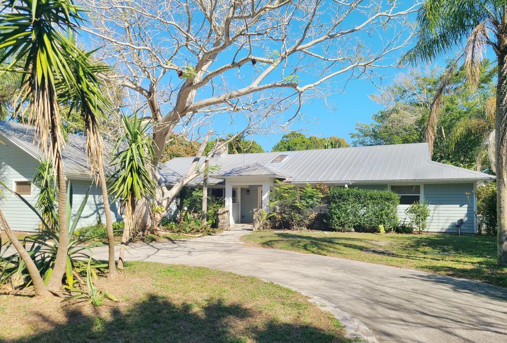 Photo of 5514 Buchanan Drive, Fort Pierce, FL 34982 (MLS # R11066540)