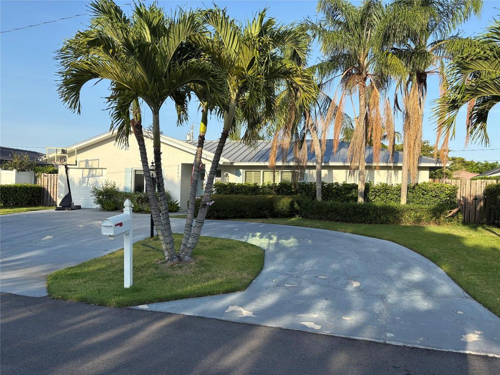 Photo of 2540 SW 14th Street, Boynton Beach, FL 33426 (MLS # F10506511)