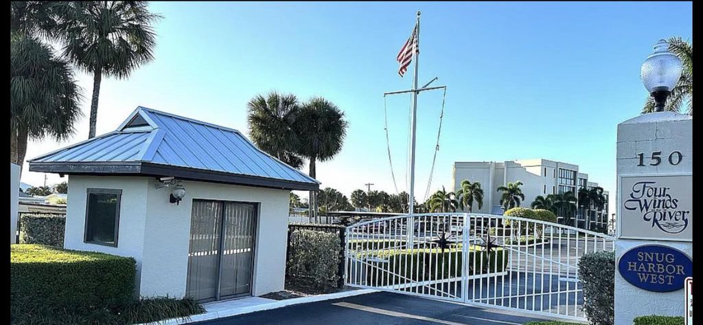 Photo of 150 SE Four Winds Drive #B-103, Stuart, FL 34996 (MLS # R11121255)