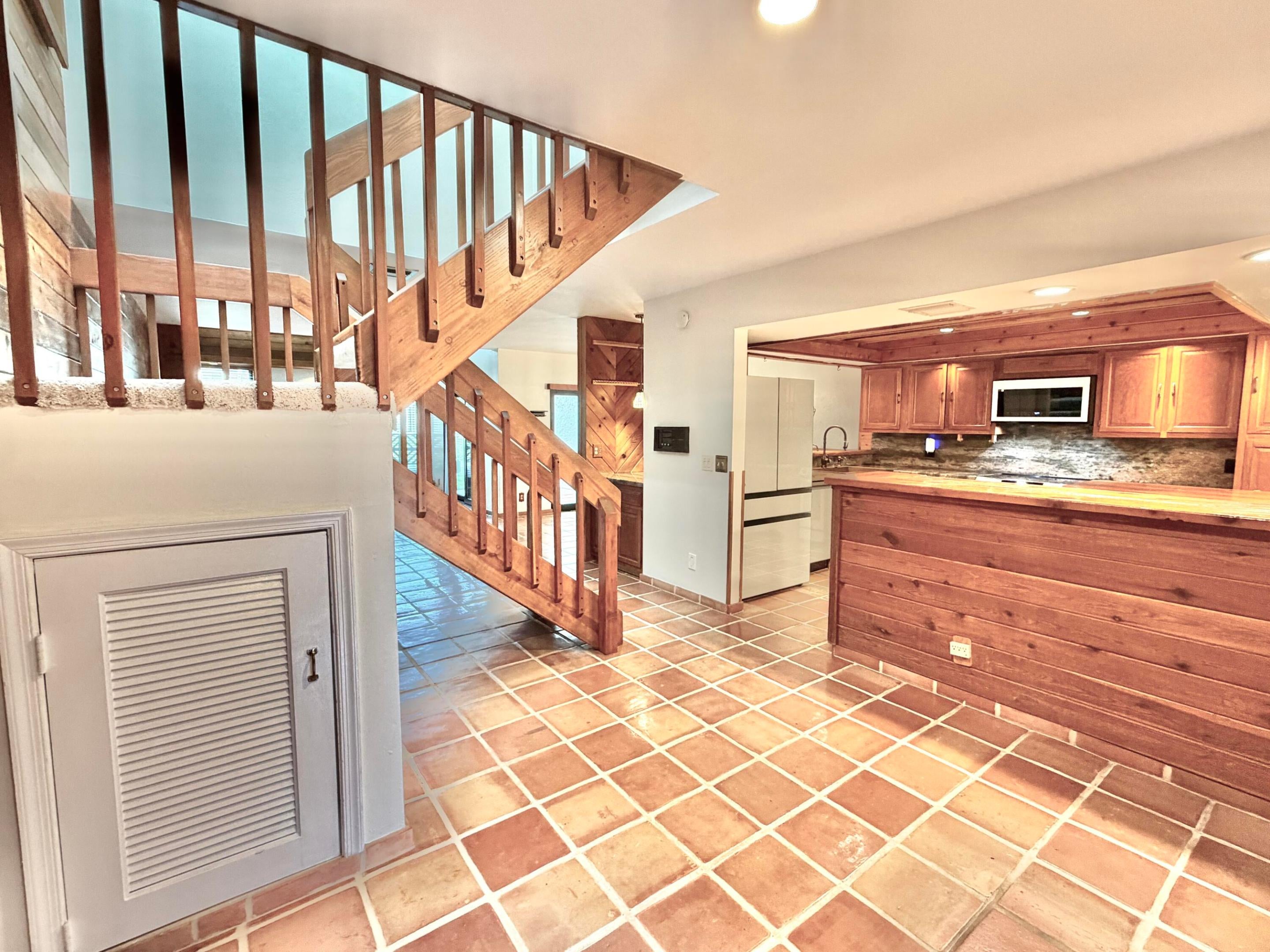 6069 GLENDALE Drive