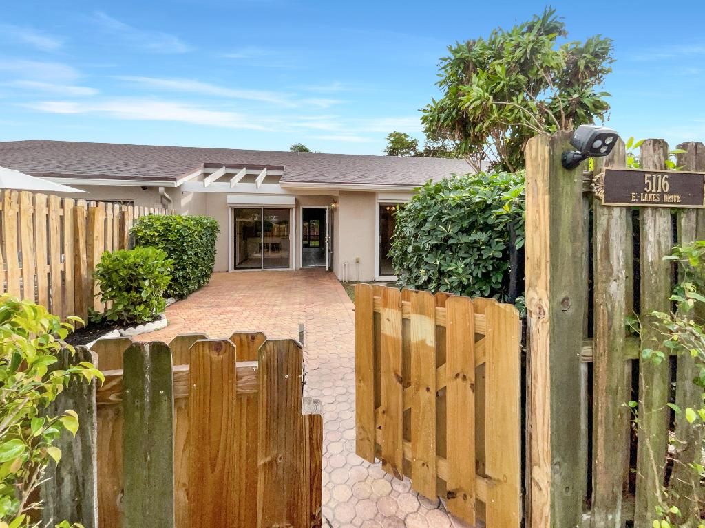 Photo of 5116 E Lakes Drive, Deerfield Beach, FL 33064 (MLS # R11051936)