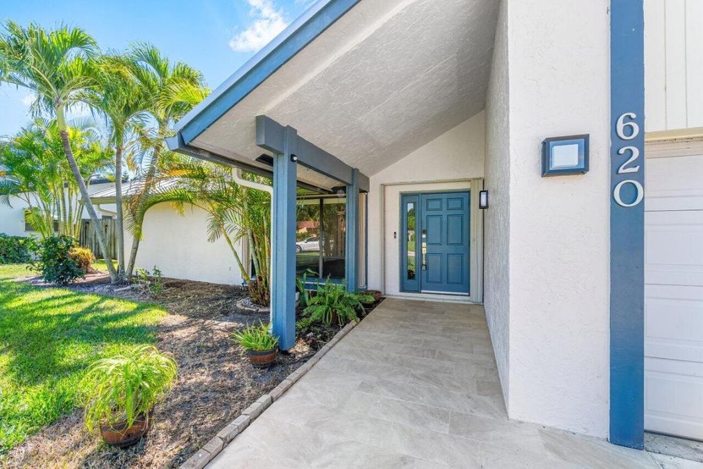 Photo of 620 Ibis Drive, Delray Beach, FL 33444 (MLS # R10930277)