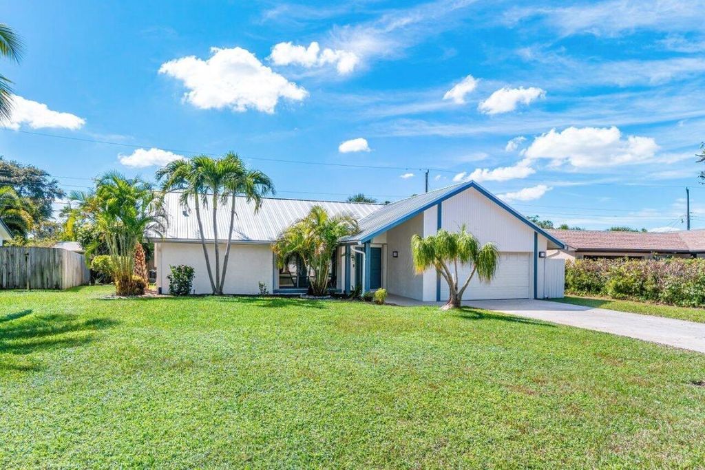 Photo of 620 Ibis Drive, Delray Beach, FL 33444 (MLS # R10930277)