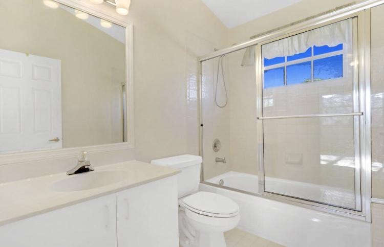 LAUREL OAKS - Residential Lease